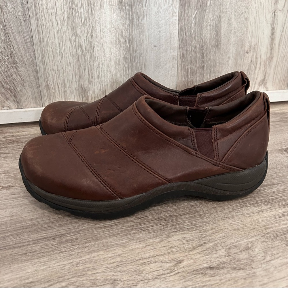 LL Bean Comfort Mocs Slip On Shoe Womens 10 W Wide Brown Leather Hiking Outdoor